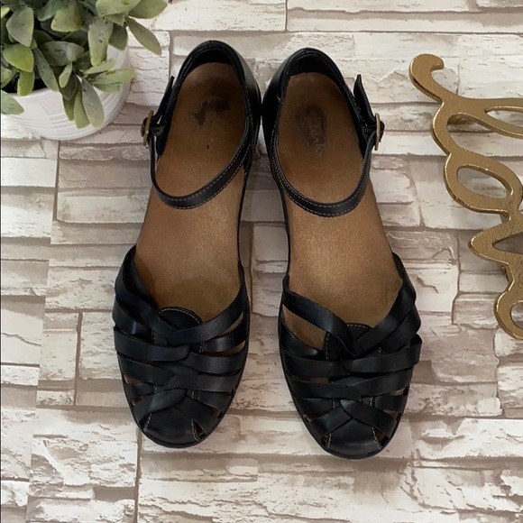 Clarks Shoes - Clarks Wendy Land Black Sandals